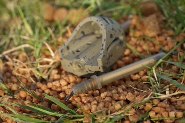 Guru Hybrid Pellet Feeder